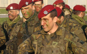 Nositelé červených baretů…